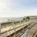 アパート Rooftop Pool, Private Garden, At The Beach! *