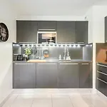 Rooftop Pool, Private Garden, At The Beach! Appartement Antibes