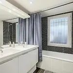 Rooftop Pool, Private Garden, At The Beach! Appartement