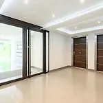 Rooftop Pool, Private Garden, At The Beach! Appartement Antibes