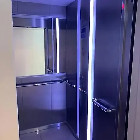 アパート Rooftop Pool, Private Garden, At The Beach! *