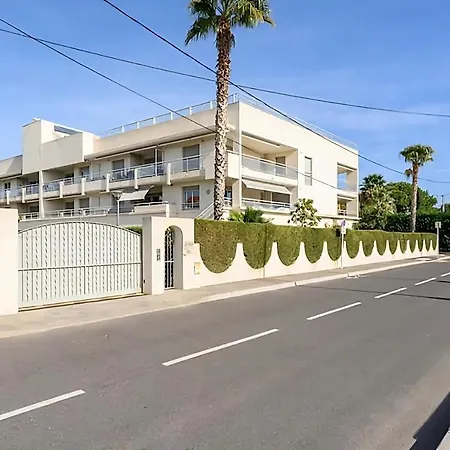 Rooftop Pool, Private Garden, At The Beach! Apartment *