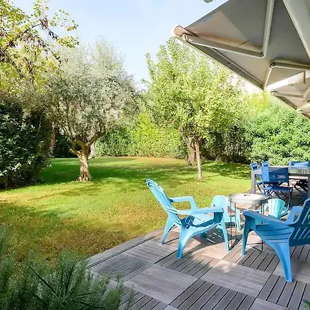 Rooftop Pool, Private Garden, At The Beach! Apartment