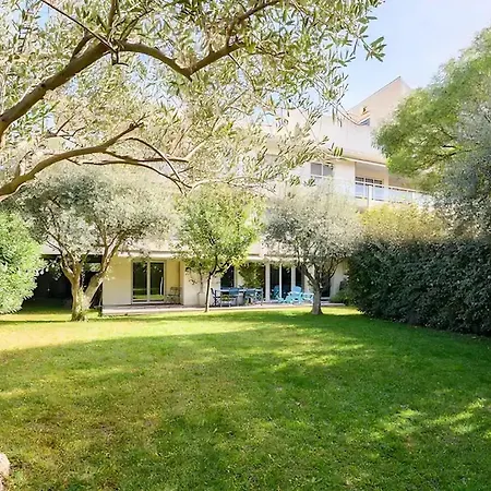 Rooftop Pool, Private Garden, At The Beach! Daire