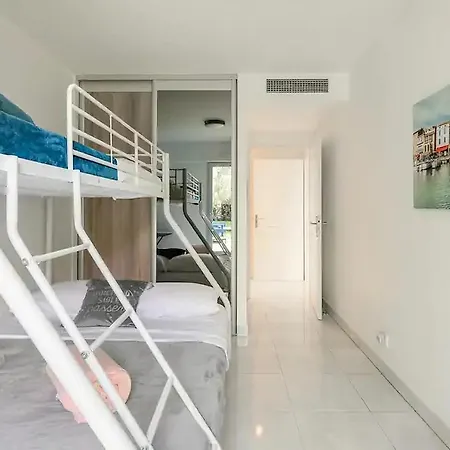 Rooftop Pool, Private Garden, At The Beach! Апартаменти Антіб