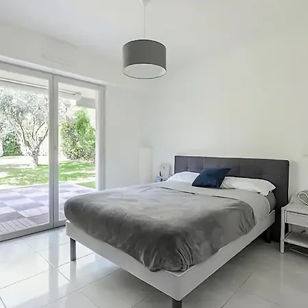 Rooftop Pool, Private Garden, At The Beach! アパート *