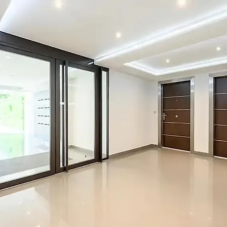 Rooftop Pool, Private Garden, At The Beach! Апартаменти Антіб