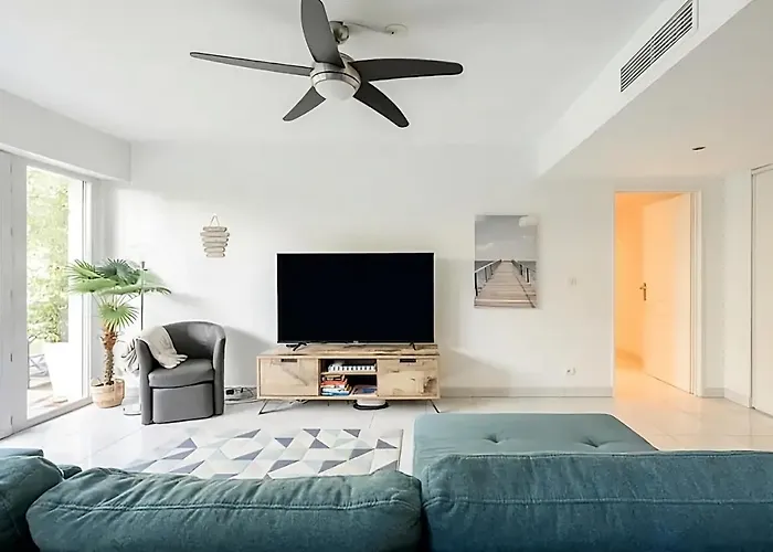 Апартаменти Rooftop Pool, Private Garden, At The Beach! Антіб