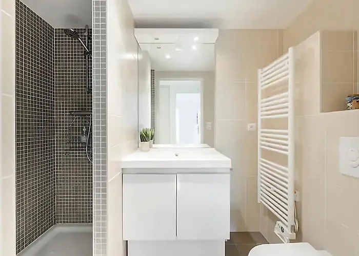 Rooftop Pool, Private Garden, At The Beach! Апартаменти