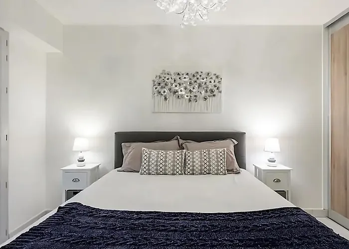 Rooftop Pool, Private Garden, At The Beach! Апартаменти