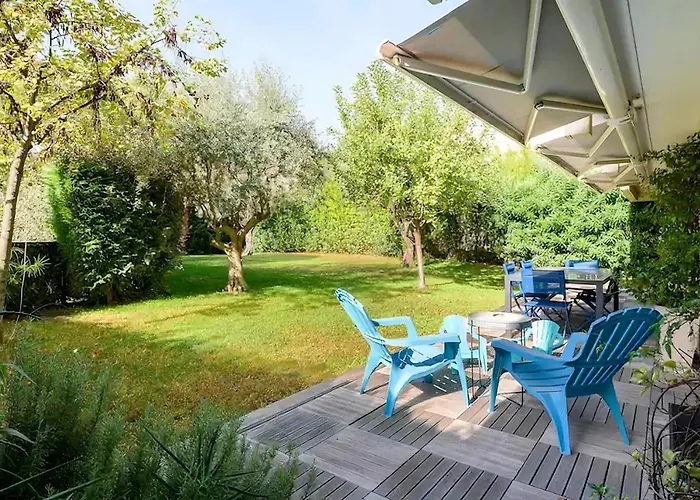 Rooftop Pool, Private Garden, At The Beach! Daire