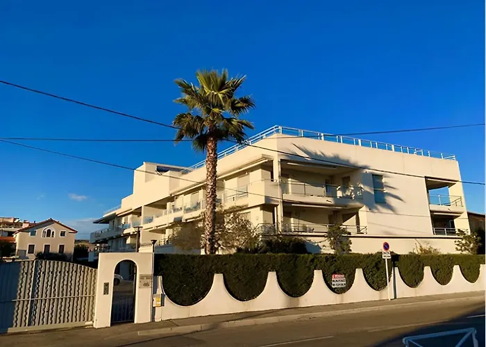 Rooftop Pool, Private Garden, At The Beach! Antibes