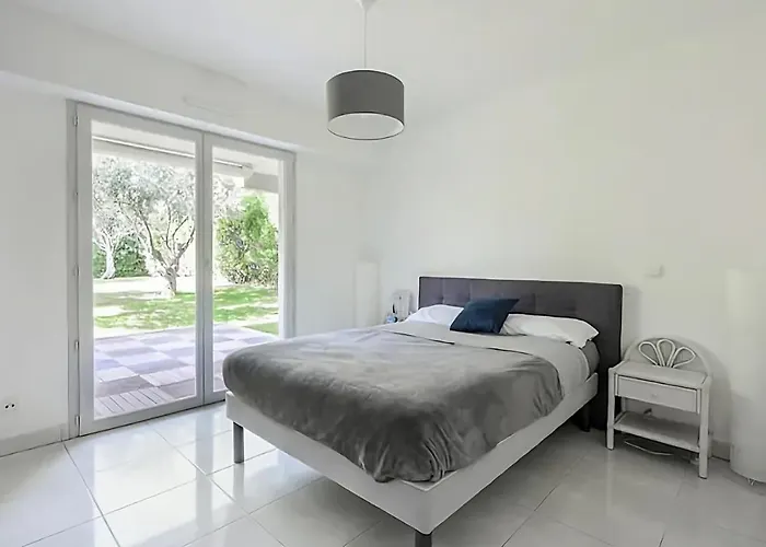 Rooftop Pool, Private Garden, At The Beach! Daire *