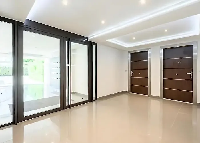 Rooftop Pool, Private Garden, At The Beach! Апартаменти Антіб